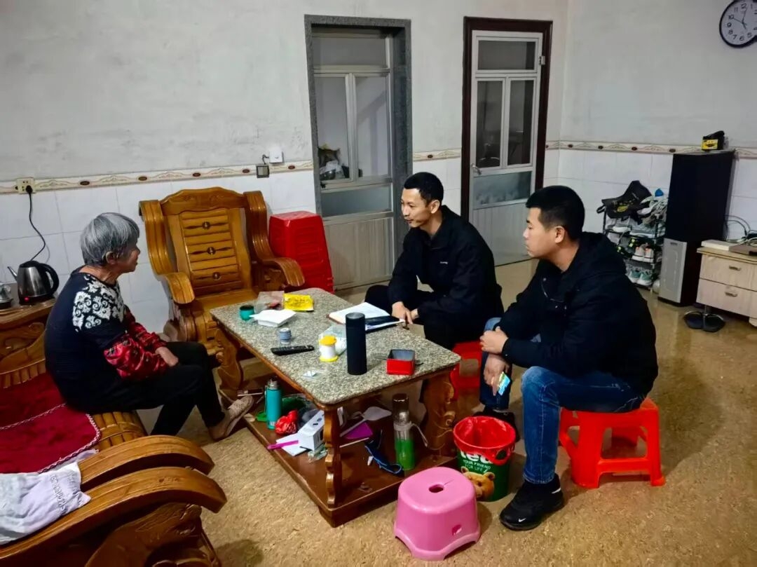 进村访民情·入户话发展丨坂里乡深入实施“斗阵来入户”工作机制，打通基层治理“最后一米”