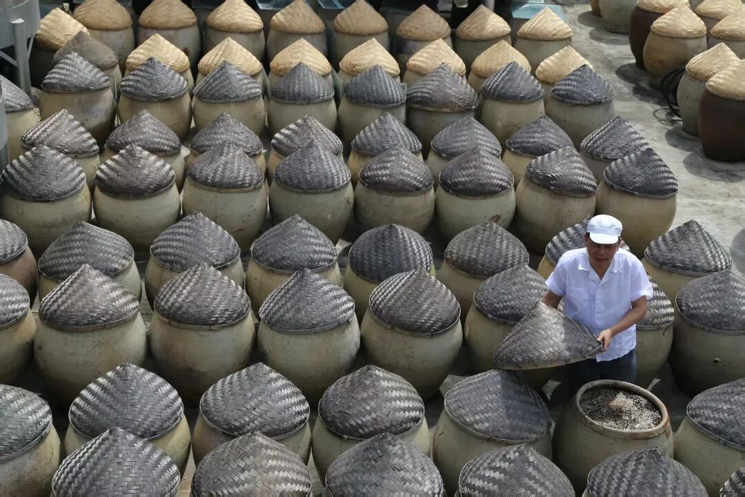 酱醅需在晒场上经过10个月以上的日晒夜露(5459989)-20260303181328.jpg